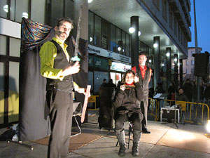 Espectacle de M&agrave;gia a la pla&ccedil;a Josep Pla