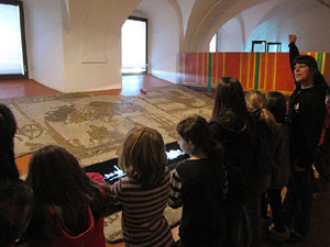 Taller de mosaic rom&agrave; al Museu d'Hist&ograve;ria de la Ciutat