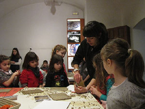 Taller de mosaic rom&agrave; al Museu d'Hist&ograve;ria de la Ciutat