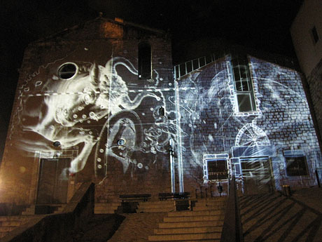 MOT Festival de Literatura. Mapping. Animals fantàstics del Beatus de Girona a la façana de la Mercè