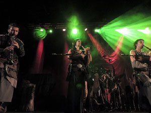 Fires de Sant Narc&iacute;s 2013. Espectacle de Berros de la Cort i Alma Cubrae a la pla&ccedil;a de Sant Feliu