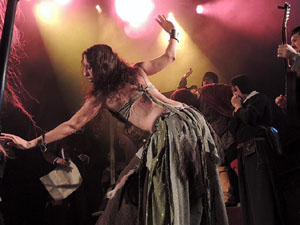 Fires de Sant Narc&iacute;s 2013. Espectacle de Berros de la Cort i Alma Cubrae a la pla&ccedil;a de Sant Feliu