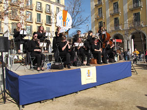 Sardanes a la plaça Independència