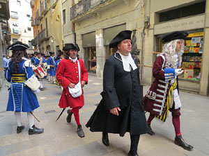 Girona resisteix! Jornades de recreaci&oacute; hist&ograve;rica de la Guerra de Successi&oacute;. Desfilada pels carrers