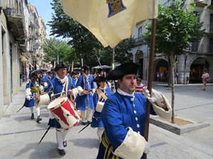 Girona resisteix! Jornades de recreaci&oacute; hist&ograve;rica de la Guerra de Successi&oacute;. Desfilada pels carrers
