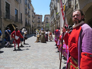 Girona resisteix! Jornades de recreaci&oacute; hist&ograve;rica de la Guerra de Successi&oacute;. Presentaci&oacute; i jurada de bandera