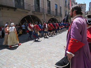 Girona resisteix! Jornades de recreaci&oacute; hist&ograve;rica de la Guerra de Successi&oacute;. Presentaci&oacute; i jurada de bandera