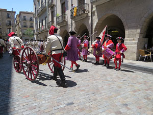 Girona resisteix! Jornades de recreaci&oacute; hist&ograve;rica de la Guerra de Successi&oacute;. Presentaci&oacute; i jurada de bandera