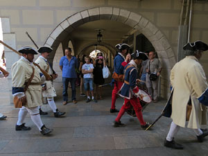 Girona resisteix! Jornades de recreaci&oacute; hist&ograve;rica de la Guerra de Successi&oacute;. Presentaci&oacute; i jurada de bandera