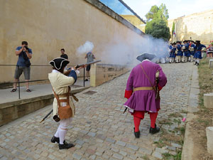 Girona resisteix! Jornades de recreaci&oacute; hist&ograve;rica de la Guerra de Successi&oacute;. Recreaci&oacute; dels combats de 1705