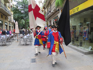 Girona resisteix! Jornades de recreaci&oacute; hist&ograve;rica de la Guerra de Successi&oacute;. Desfilada pels carrers del Barri Vell