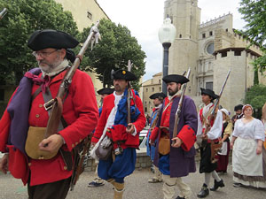 Girona resisteix! Jornades de recreaci&oacute; hist&ograve;rica de la Guerra de Successi&oacute;. Desfilada pels carrers del Barri Vell