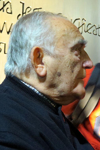 L'artista Domènec Fita, autor de l'escultura, durant la inauguraci&oacutue;