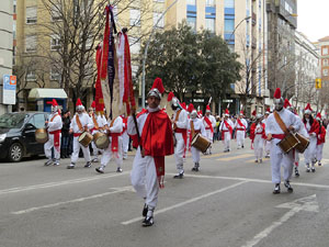 75&egrave; aniversari Associaci&oacute; de Jes&uacute;s Crucificat - Manaies de Girona. Vexillatio Gerundensis. Desfilada de 781 manaies pels carrers de Girona