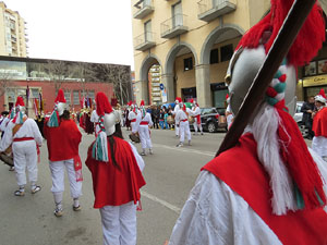 75&egrave; aniversari Associaci&oacute; de Jes&uacute;s Crucificat - Manaies de Girona. Vexillatio Gerundensis. Desfilada de 781 manaies pels carrers de Girona