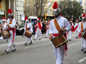 75&egrave; aniversari Associaci&oacute; de Jes&uacute;s Crucificat - Manaies de Girona. Vexillatio Gerundensis. Desfilada de 781 manaies pels carrers de Girona
