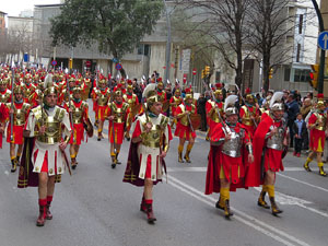 75&egrave; aniversari Associaci&oacute; de Jes&uacute;s Crucificat - Manaies de Girona. Vexillatio Gerundensis. Desfilada de 781 manaies pels carrers de Girona