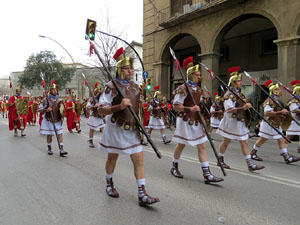 75&egrave; aniversari Associaci&oacute; de Jes&uacute;s Crucificat - Manaies de Girona. Vexillatio Gerundensis. Desfilada de 781 manaies pels carrers de Girona