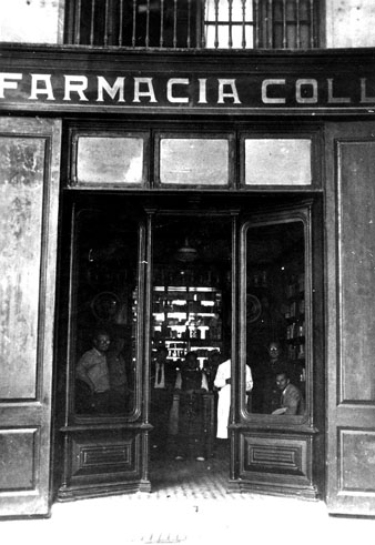 Façana de la farmàcia Coll, a la Rambla de la Llibertat