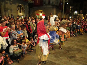 Fires de Girona 2014. Ballades de capgrossos, gegants i Àguila de la ciutat a la plaça del Vi