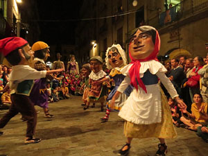 Fires de Girona 2014. Ballades de capgrossos, gegants i Àguila de la ciutat a la plaça del Vi