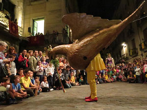 Fires de Girona 2014. Ballades de capgrossos, gegants i Àguila de la ciutat a la plaça del Vi