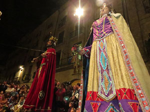 Fires de Girona 2014. Ballades de capgrossos, gegants i Àguila de la ciutat a la plaça del Vi