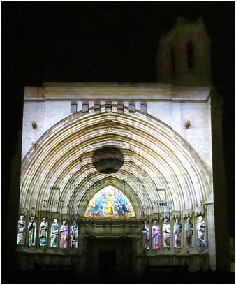 Projecció de la Porta dels Apòstols a la façana de la Catedral