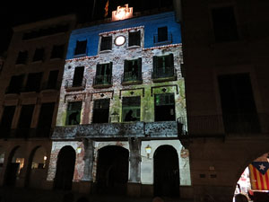 Girona10. Mapping a la façana de l'Ajuntament