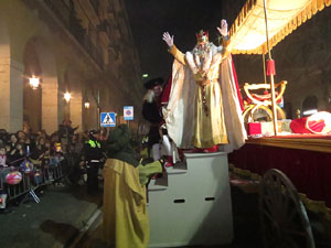 La Cavalcada de Reis 2015. Desfilada pels carrers de la ciutat, fins la pla&ccedil;a del Vi