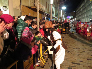 La Cavalcada de Reis 2015. Desfilada pels carrers de la ciutat, fins la pla&ccedil;a del Vi