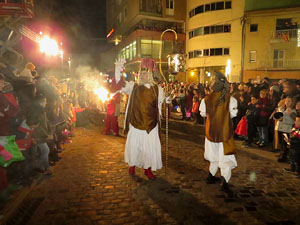 La Cavalcada de Reis 2015. Desfilada pels carrers de la ciutat, fins la pla&ccedil;a del Vi