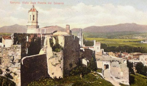 Postal antiga acolorida. S'hi observa la Torre Magdala a la dreta del campanar de Sant Feliu