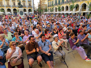 Festival A Capella 2015. Cor de la Universitat de Girona a la plaça de la Independència