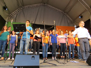 Festival A Capella 2015. Cor de la Universitat de Girona a la pla&ccedil;a de la Independ&egrave;ncia
