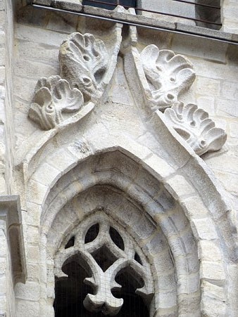 Detall del campanar des de la façana sud de Sant Feliu