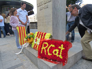 Diada Nacional 2015. Ofrena floral a Carles Rahola a la Rambla de la Llibertat
