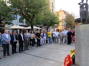 Diada Nacional 2015. Ofrena floral a Carles Rahola a la Rambla de la Llibertat