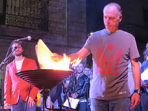 Diada Nacional 2015. IX Marxa de Torxes de Girona. Actes a la plaça del Vi