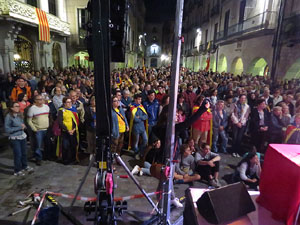 Diada Nacional 2015. IX Marxa de Torxes de Girona. Actes a la plaça del Vi