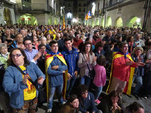 Diada Nacional 2015. IX Marxa de Torxes de Girona. Actes a la plaça del Vi