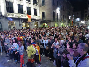 Diada Nacional 2015. IX Marxa de Torxes de Girona. Actes a la plaça del Vi