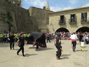 Festes de Primavera de Girona 2015. Presentació de la Mula Baba
