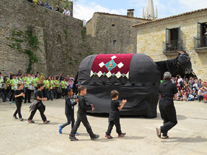 Festes de Primavera de Girona 2015. Presentació de la Mula Baba