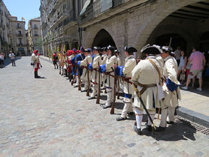 Girona resisteix! Jornades de recreació històrica de la Guerra de Successió. Presentació dels grups i jura de bandera