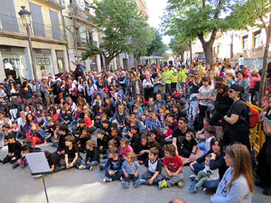 Festes de Primavera de Girona 2016. Cercavila de mulasses amb la Mula Baba i les Mulasses de Vilanova i la Geltr&uacute;