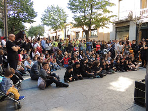 Festes de Primavera de Girona 2016. Cercavila de mulasses amb la Mula Baba i les Mulasses de Vilanova i la Geltr&uacute;