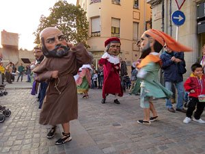 Fires 2015. Cercavila d'inici de Fires amb Fal&middot;lera Gironina, els gegants de Santa Eug&egrave;nia, els gegants de l'Esquerra del Ter, la Mula Baba i la Girona Marxing Band