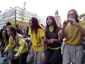 Fires 2015. Cercavila d'inici de Fires amb Fal&middot;lera Gironina, els gegants de Santa Eug&egrave;nia, els gegants de l'Esquerra del Ter, la Mula Baba i la Girona Marxing Band