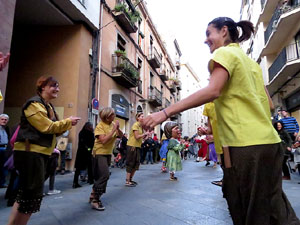 Fires 2015. Cercavila d'inici de Fires amb Fal&middot;lera Gironina, els gegants de Santa Eug&egrave;nia, els gegants de l'Esquerra del Ter, la Mula Baba i la Girona Marxing Band
